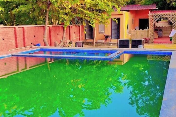 Pool 5 of 9