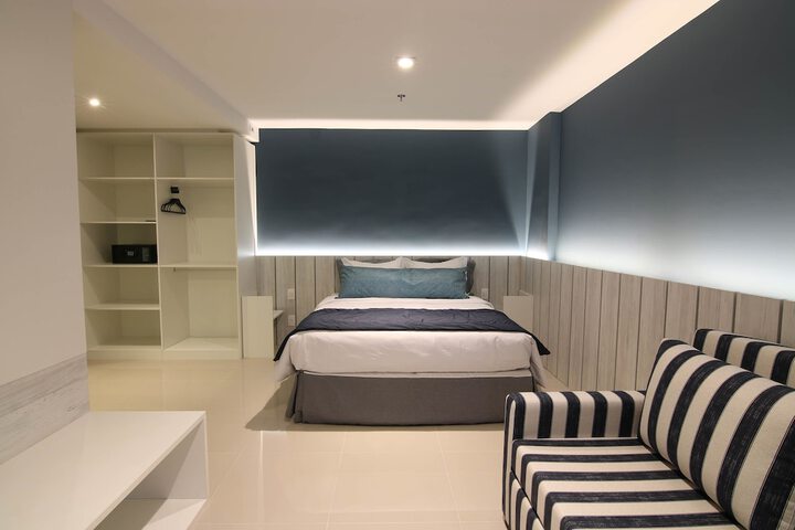 Room 8 of 28