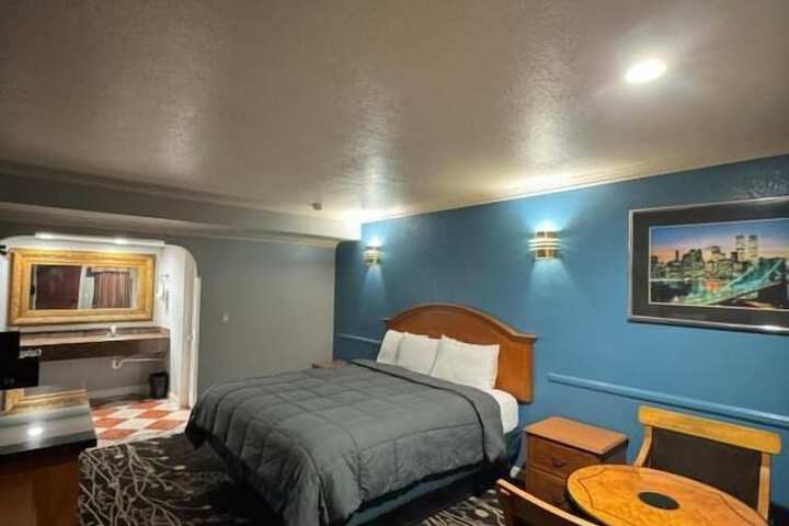 Room 10 of 36