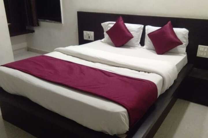Room 8 of 14