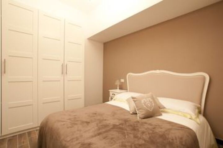 Room 12 of 27