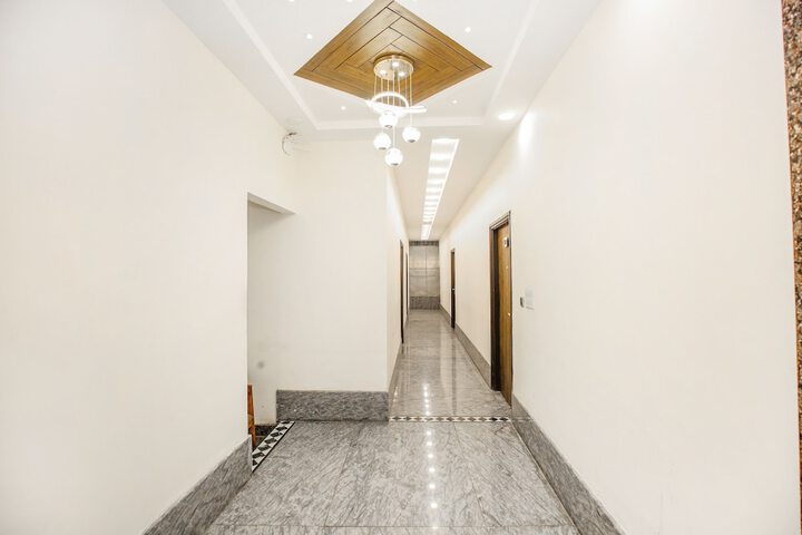 Ballroom/Hall 120 of 128