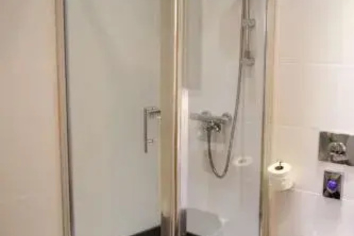 Room 9 of 12