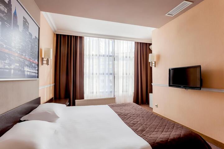 Room 34 of 65