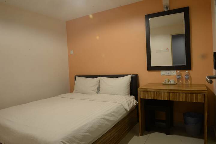 Room 9 of 25
