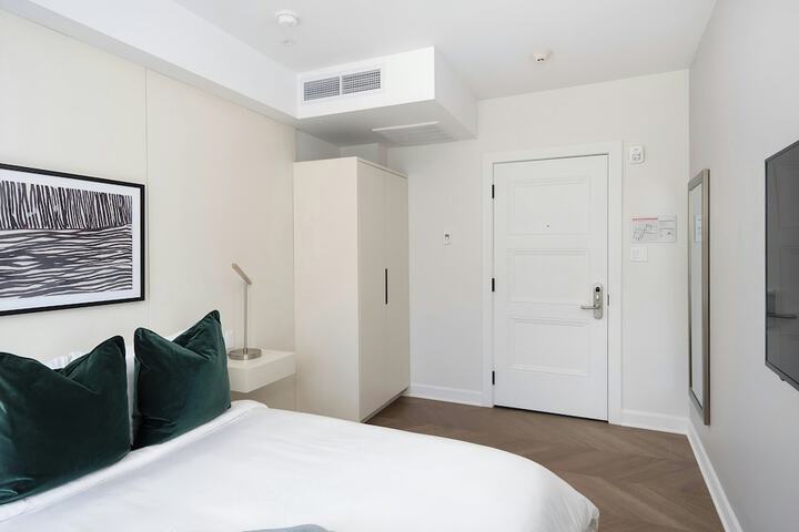 Room 2 of 25