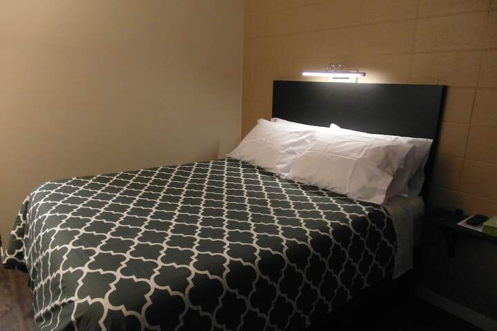 Room 4 of 27