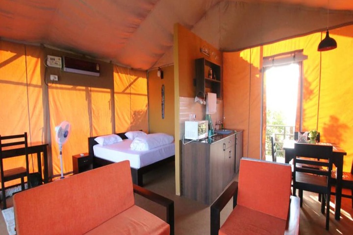 Room 5 of 6