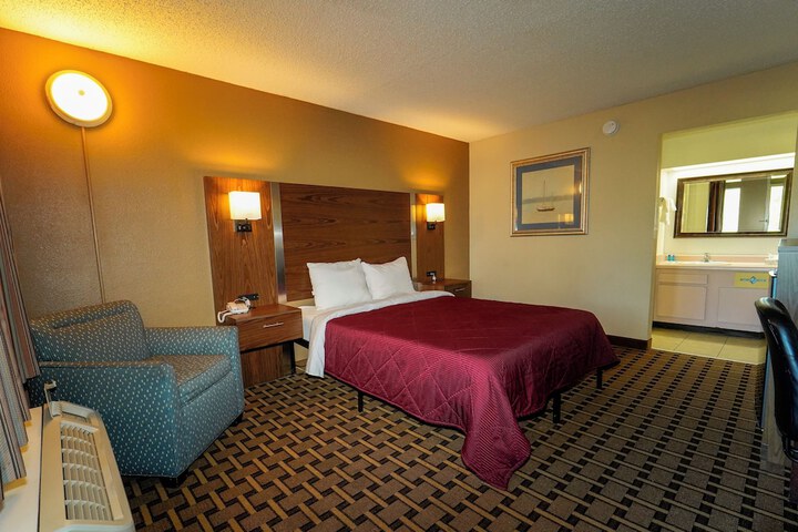 1 King Bed (1 of 8)