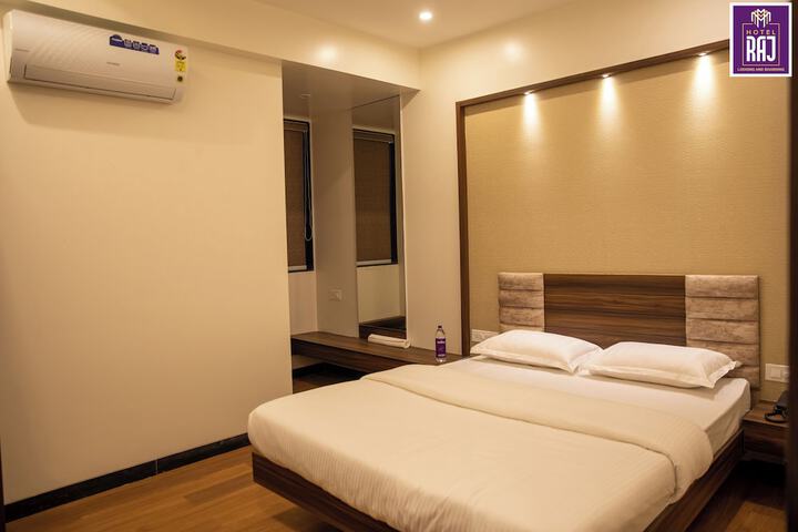 Room 4 of 19
