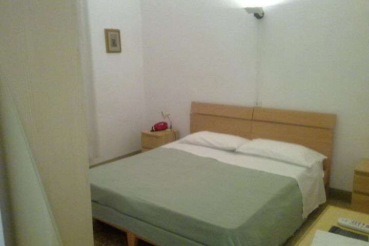 Room 13 of 26