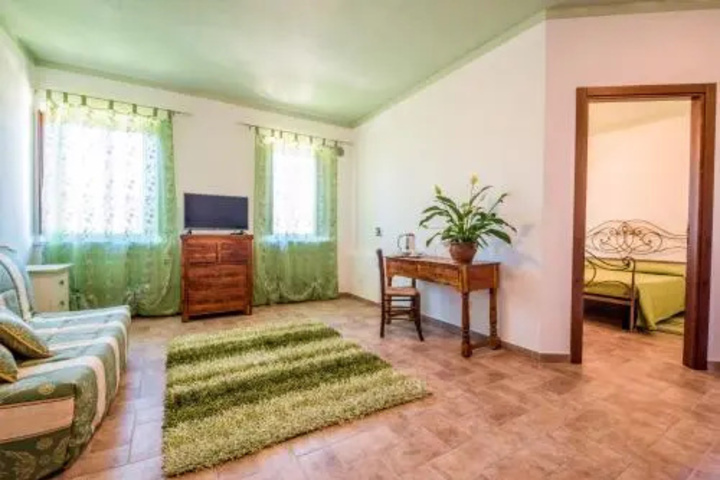 Room 4 of 12
