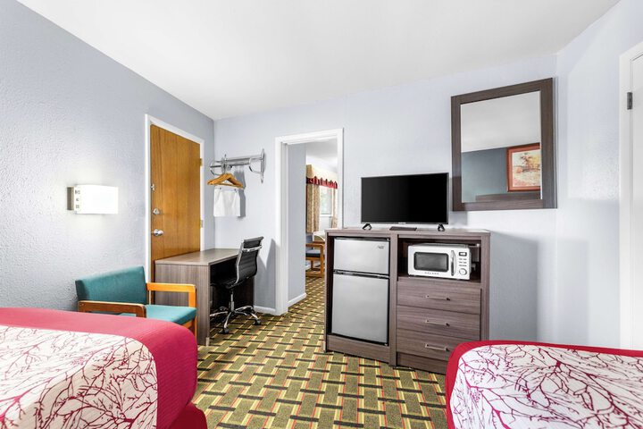 Room 14 of 30
