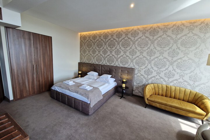 Room 33 of 139