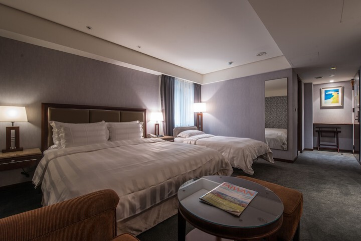Room 28 of 81