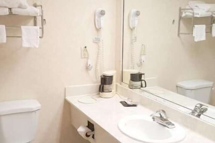 Room 14 of 27