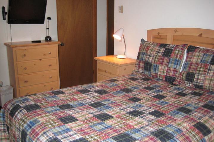Room 4 of 104