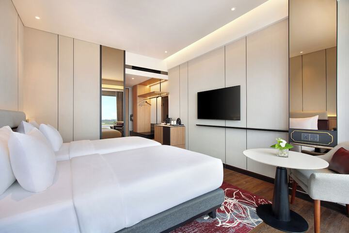 Room 7 of 77