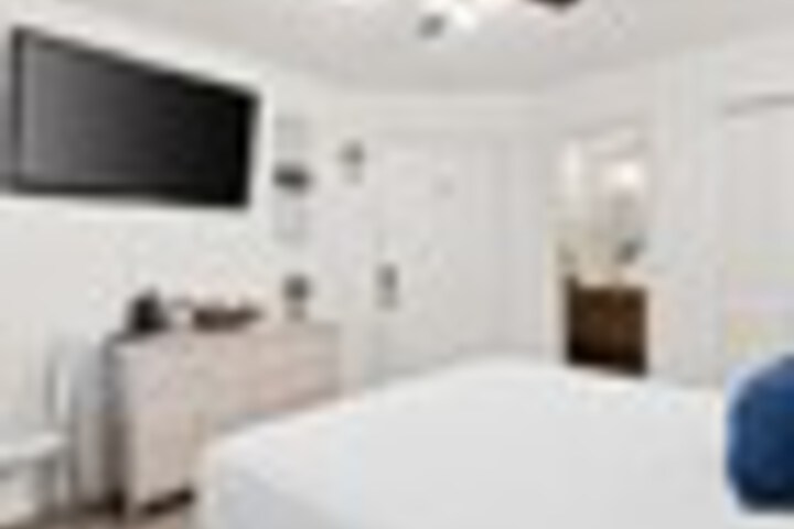 Room 17 of 156