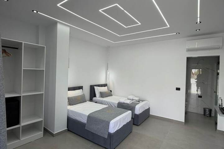 Room 30 of 164