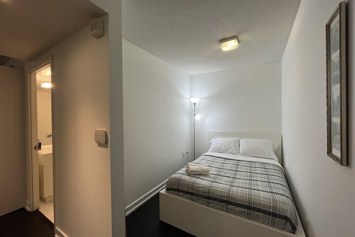Room 51 of 198