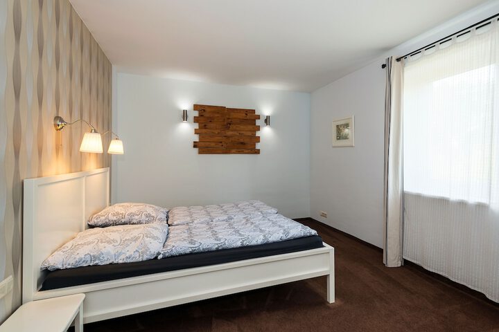 Room 16 of 98