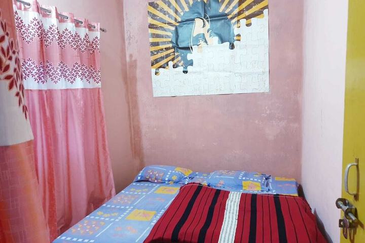 Room 8 of 38