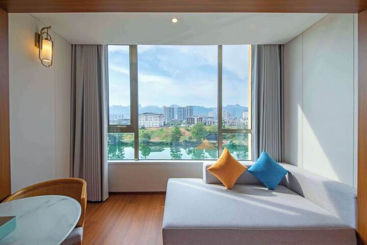 Room 3 of 43