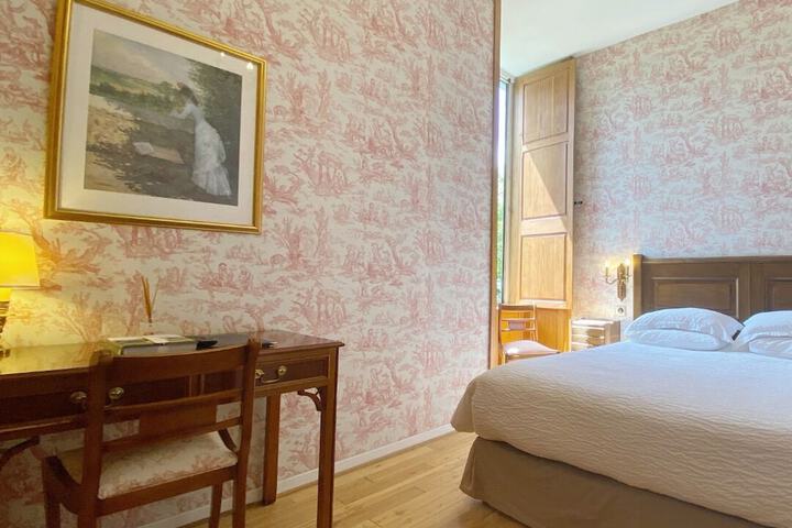 Room 10 of 98
