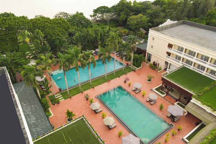 Hotel Pool
