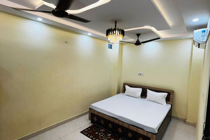 Room 7 of 30