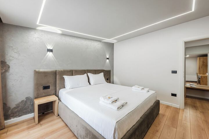 Room 27 of 42