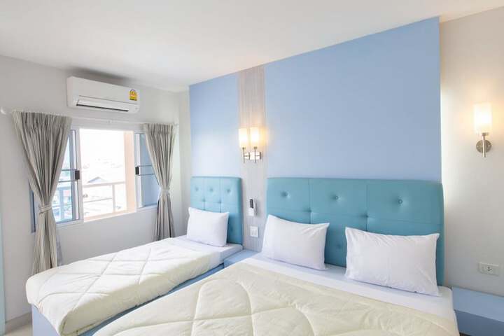 Room 10 of 29