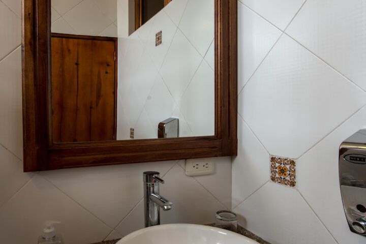 Room 24 of 38