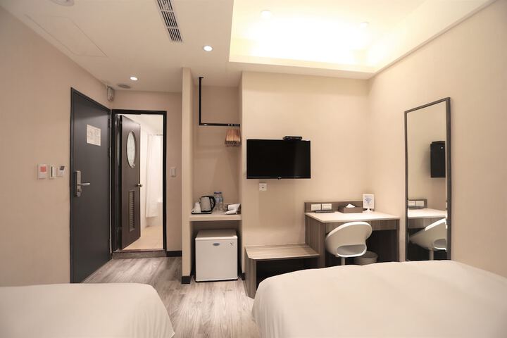 Room 34 of 79