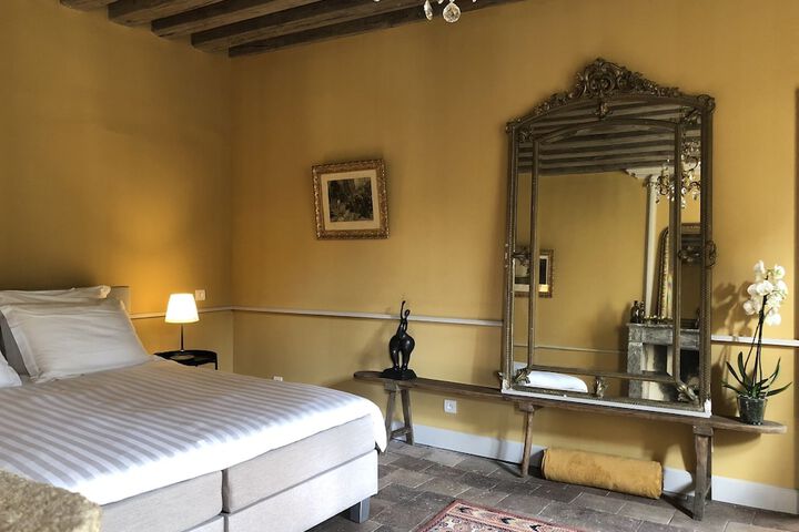 Room 13 of 144