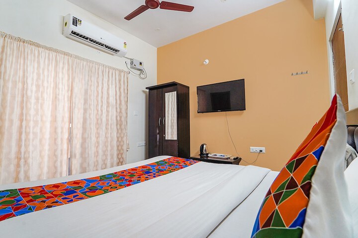 Room 8 of 32