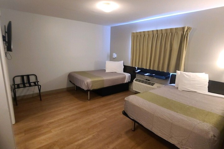 Room 16 of 26