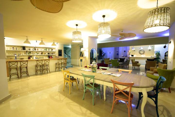 Entrance & Lobby