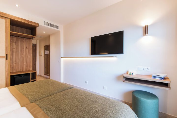 Room 4 of 89