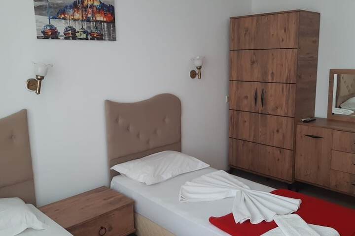 Room 4 of 24