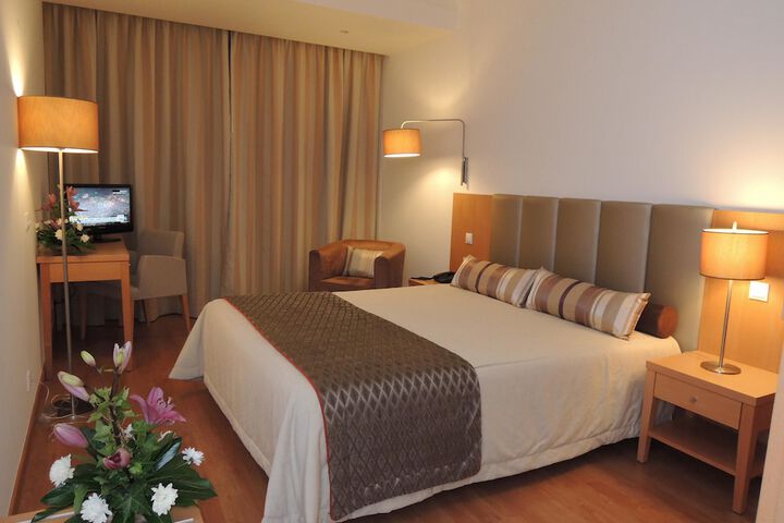 Room 4 of 73