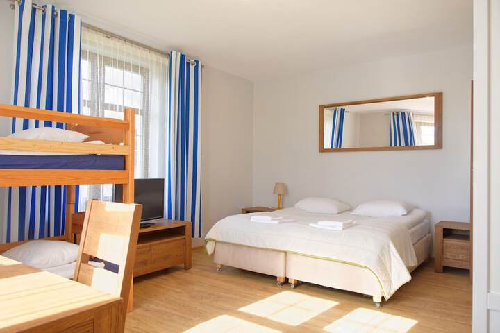 Room 13 of 210