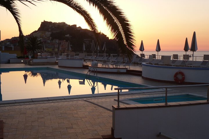 Hotel Pool