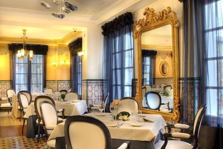 Dining 44 of 55