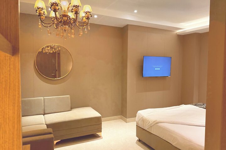 Room 17 of 30