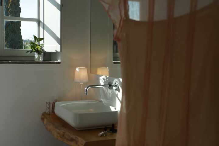 Room 105 of 168