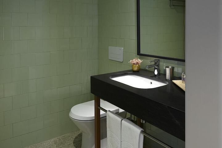 Room 52 of 74