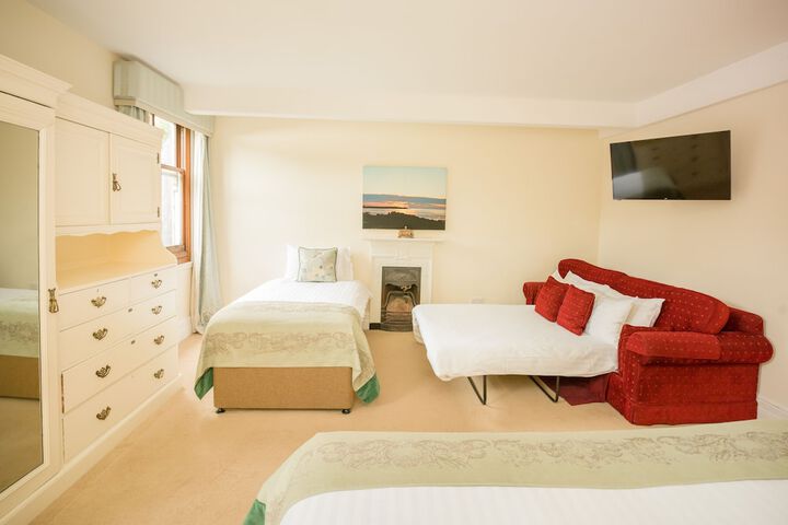 Room 157 of 373