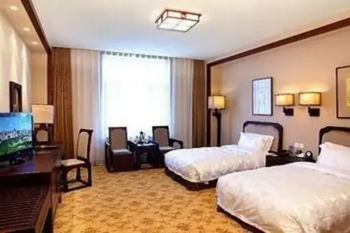 Room 2 of 8